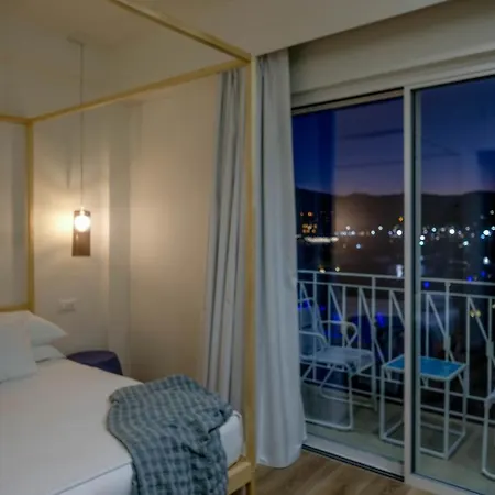 Πανσιόν La Sirena 4*